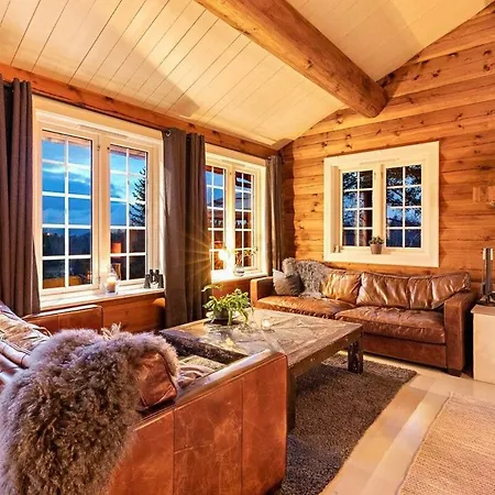 Сasa de vacaciones Log In Surrounded By Activity *