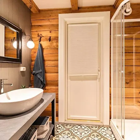 Log In Surrounded By Activity Casa vacanze