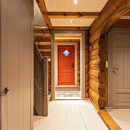 Casa vacanze Log In Surrounded By Activity *