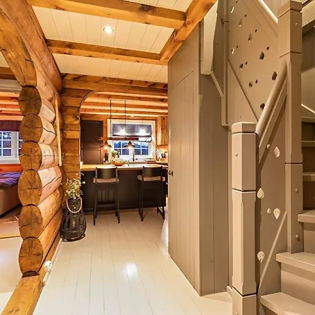 Casa vacanze Log In Surrounded By Activity